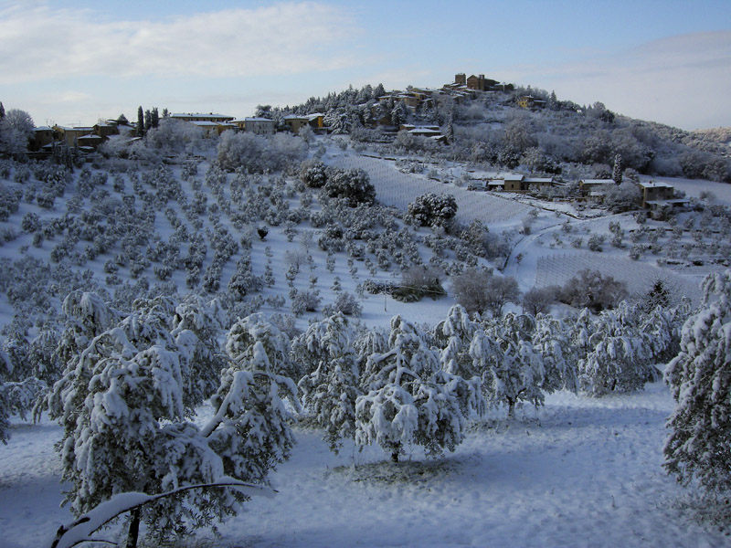 La magica atmosfera del Chianti innevato